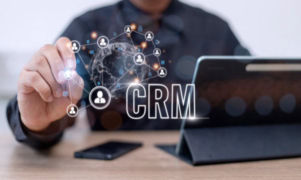 CRM für Agenturen: Warum du 2025 ohne spezialisierte Agentursoftware nicht mehr wettbewerbsfähig bist